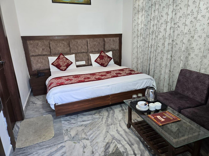 Bedroom 3, Hotel Maha Luxmi Palace katra, Reasi