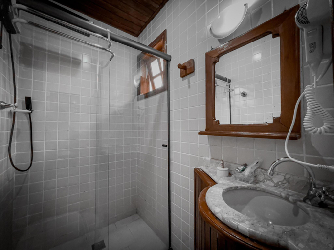 Bathroom 3, La Bella Monte Verde, Camanducaia