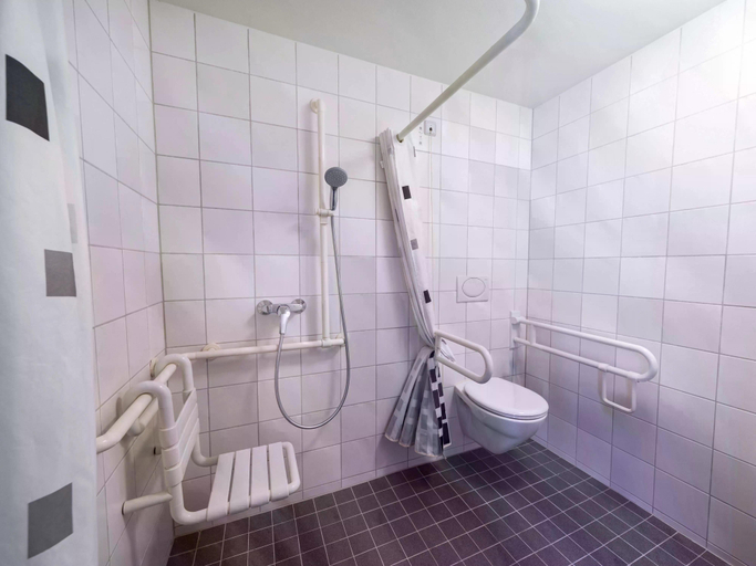Bathroom, B&B HOTEL Leipzig-Schönefeld, Leipzig