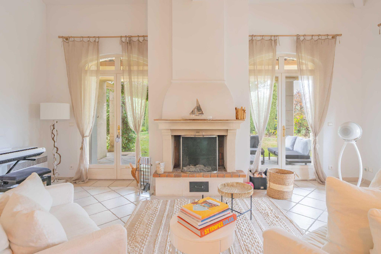 Separate living room 4, Spacious Villa with Pool & A/C for 8 – Sea View, Var