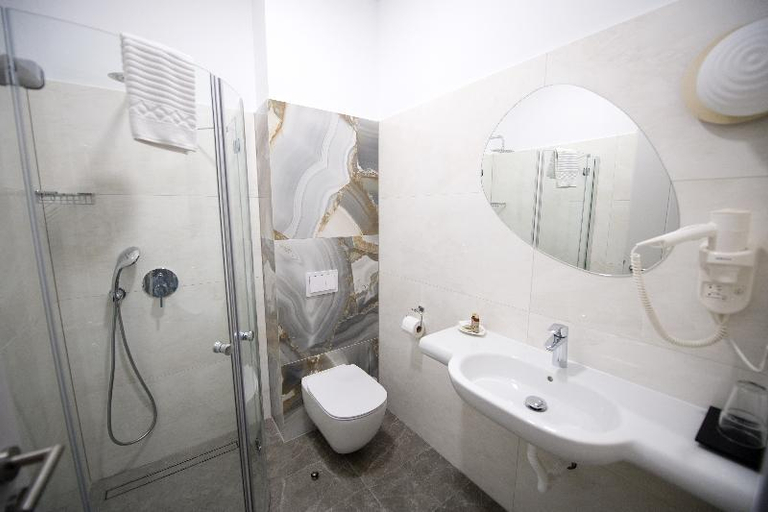 Bathroom 5, Nora Prestige, Timisoara