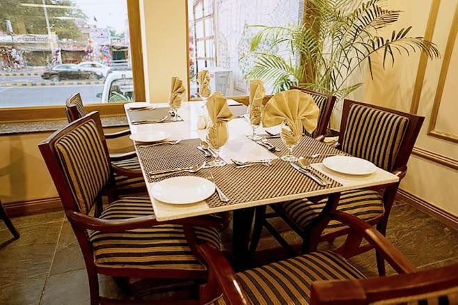 Food & Drinks 4, Heaven Hotel, Lahore