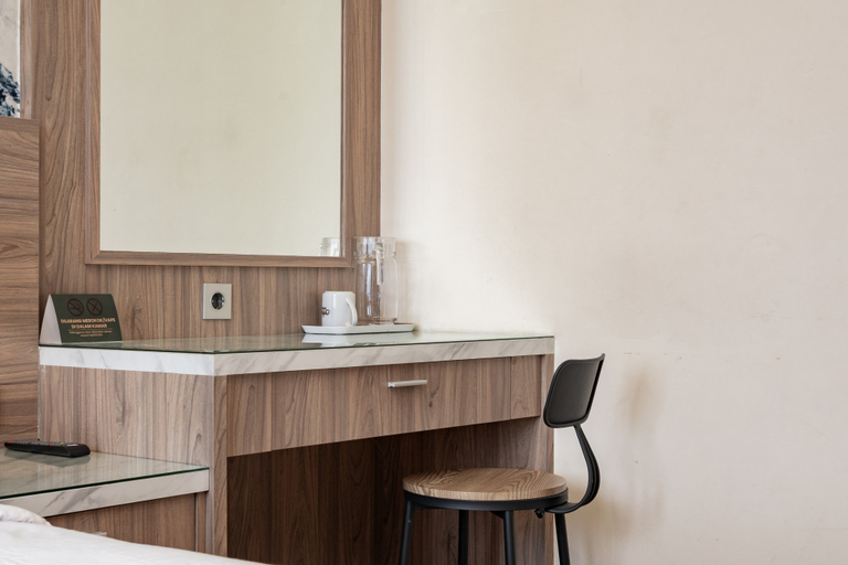 Bathroom 3, Urbanview Hotel Syariah Anelia Samarinda by RedDoorz, Samarinda