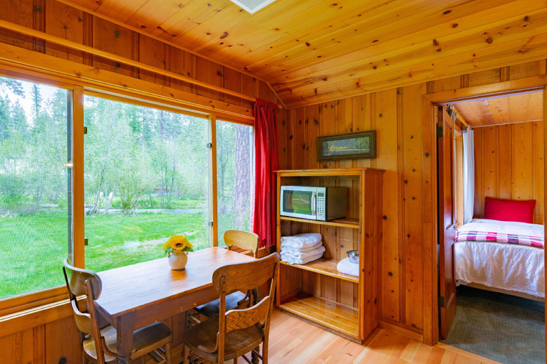 Bedroom 2, Lake Creek Lodge, Jefferson