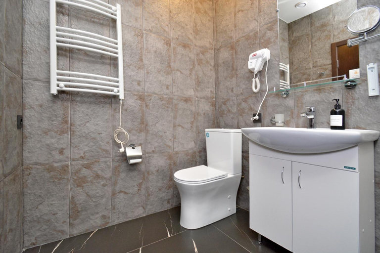 Bathroom 2, Апарт-отель ЛЕВЕЛ Ереван, Ханджян 47, Yerevan