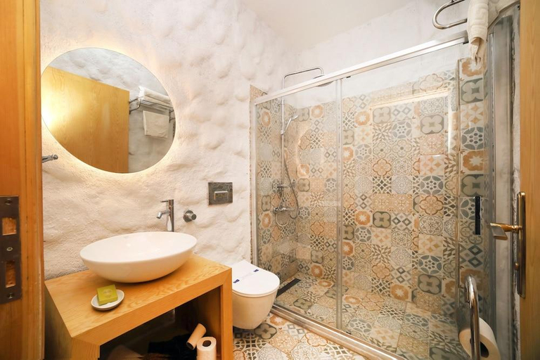 Bathroom 5, Huzurla Otel, Urla