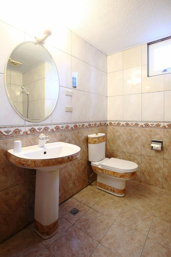 Bathroom 4, Hua Du Hotel, Keelung