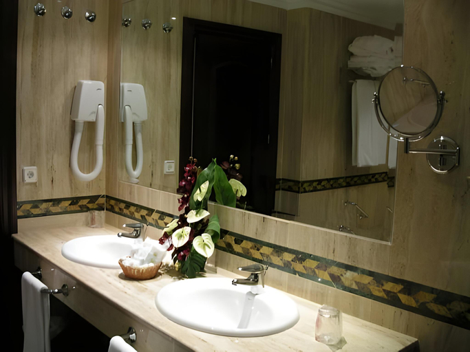 Bathroom 3, Santiago, Jaén