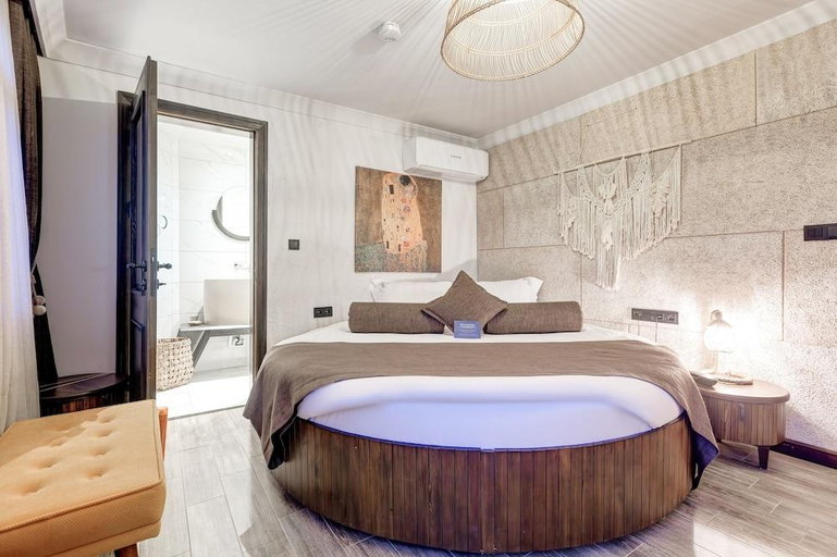 Bedroom 4, Parna Hotel, Ayvalık
