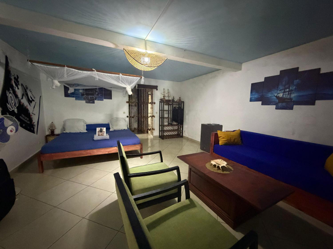 Bedroom 3, le Repaire des Pirates, Analanjirofo
