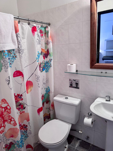 Bathroom 3, Lina's Tango Guesthouse, Distrito Federal