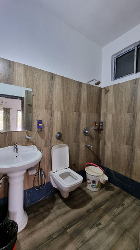 Bathroom 2, Shivaji Inn Kaziranga, Golaghat