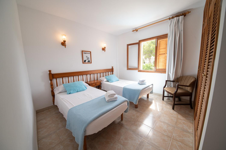 Bedroom 3, Apartamentos La Cabana, Baleares