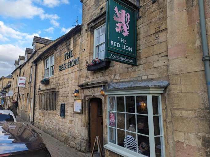Exterior & Views 1, The Red lion, Gloucestershire
