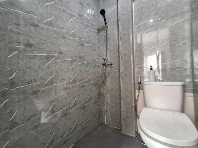 Bathroom 5, NamRoom at Kebayoran Baru, South Jakarta