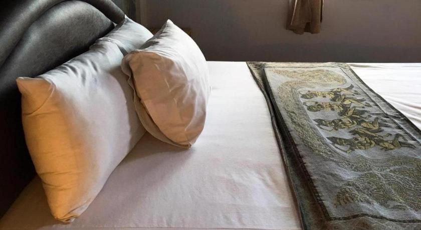Bedroom 2, Sritrang Hotel, Muang Trang