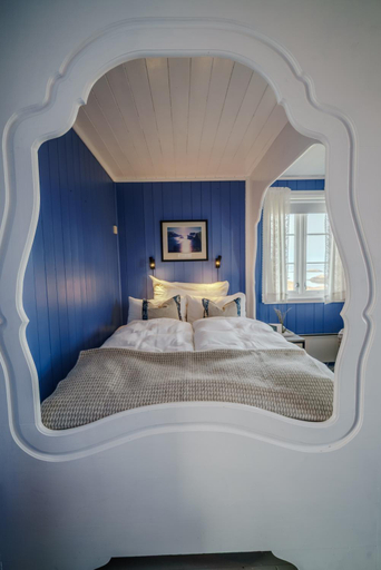 Bedroom 2, Haholmen - by Classic Norway Hotels, Averøy