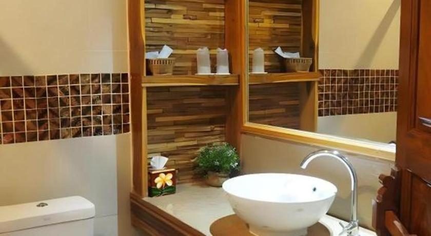 Bathroom 3, Oopkaew Resort, Pua