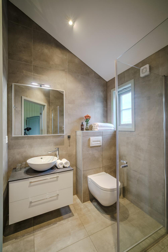 Bathroom 3, Haholmen - by Classic Norway Hotels, Averøy