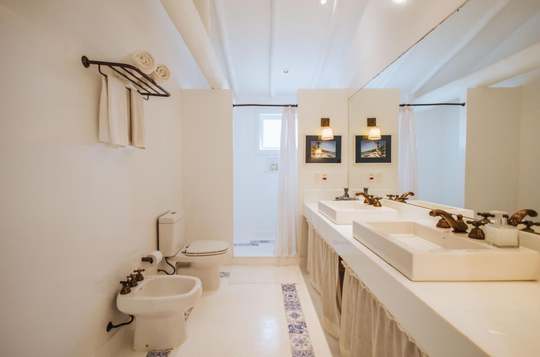 Bathroom 2, TW Guaimbe Exclusive Suites, Ilhabela