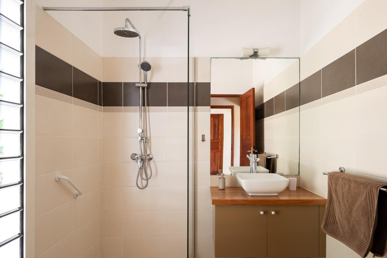 Bathroom, Villa Jacaranda, Capesterre-de-Marie-Galante