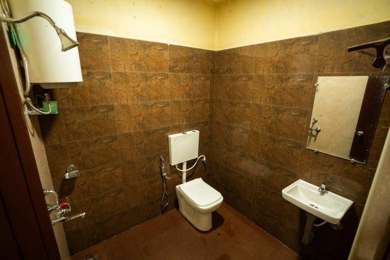 Bathroom 3, PARIJATHA INN, Dakshina Kannada
