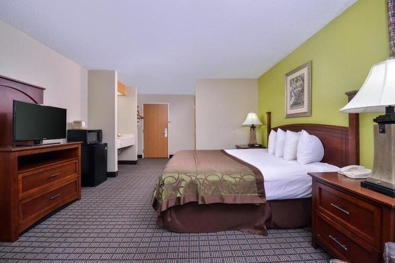 Bedroom 2, Regency Inn Geneseo, Henry
