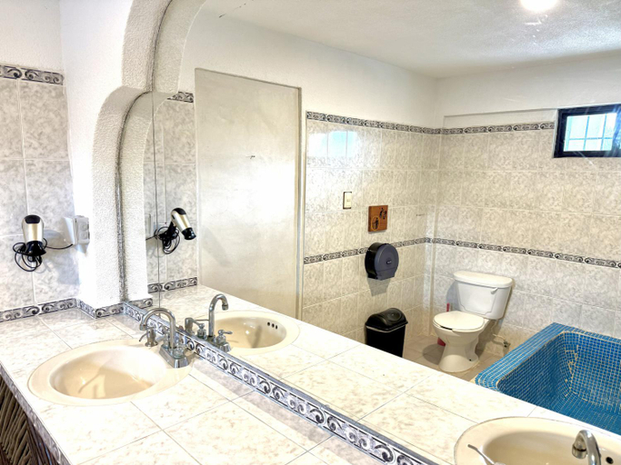 Bathroom 3, Hostel Oryx Tulum, Cozumel