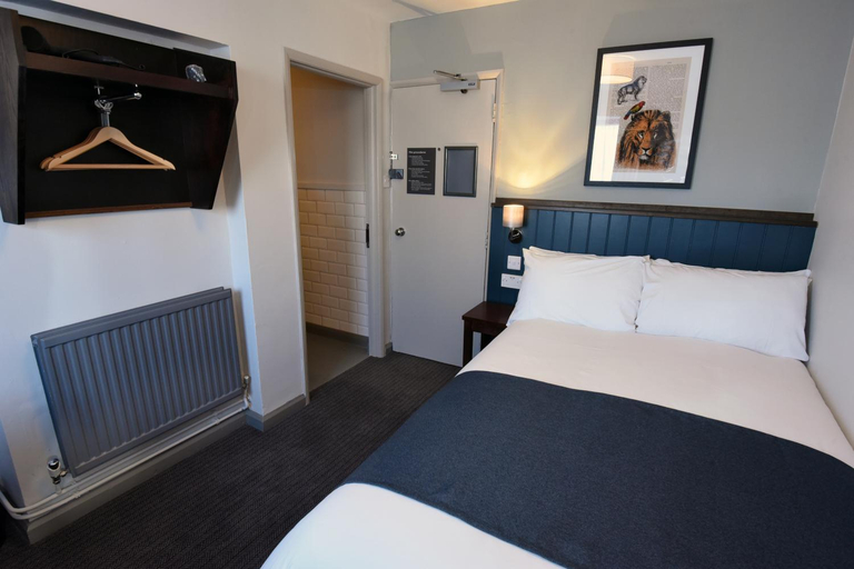 Bedroom 2, Oaklands by Greene King Inns, Cheshire West and Chester