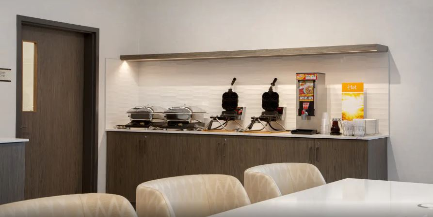 Food & Drinks 5, Quality Inn & Suites Prescott ON, Leeds and Grenville