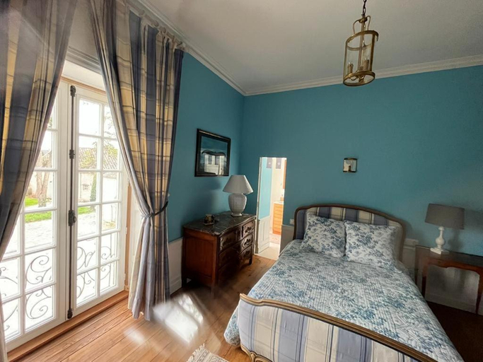Bedroom, Chateau de Grandval - Sainte Mere Eglise, Manche