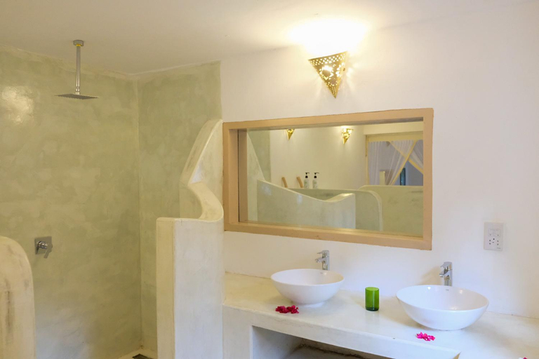 Bathroom 4, Sharazad Boutique Hotel, Kusini