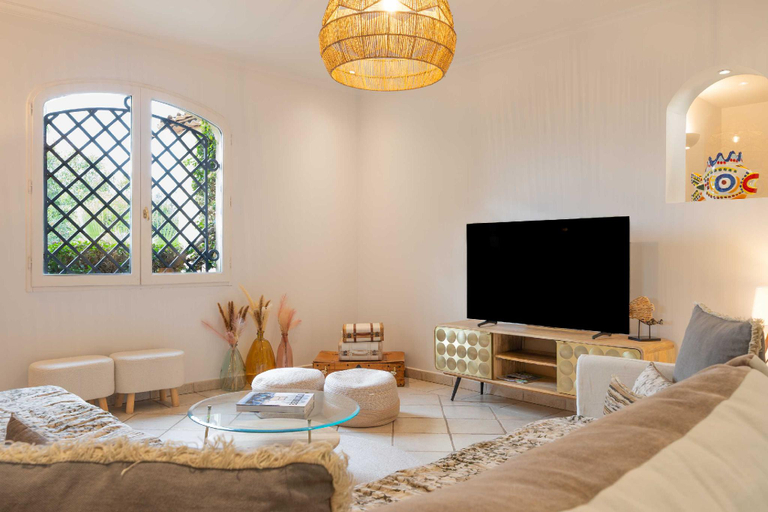 Separate living room 2, Spacious Villa with Pool & A/C for 8 – Sea View, Var