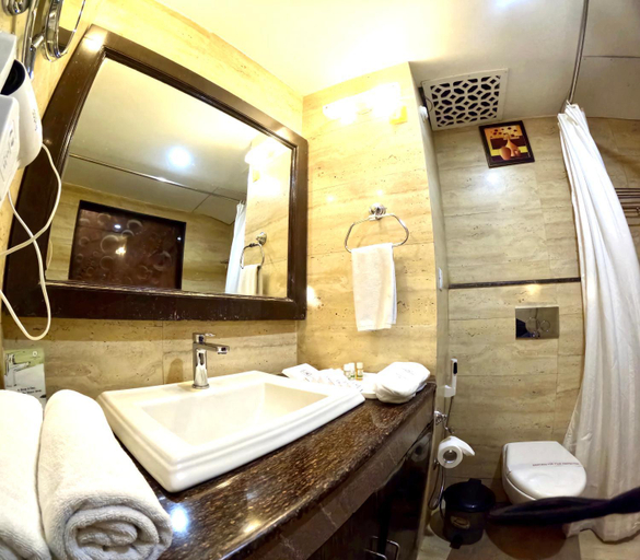 Bathroom 4, Kufri Pacific Resort Shimla, Shimla