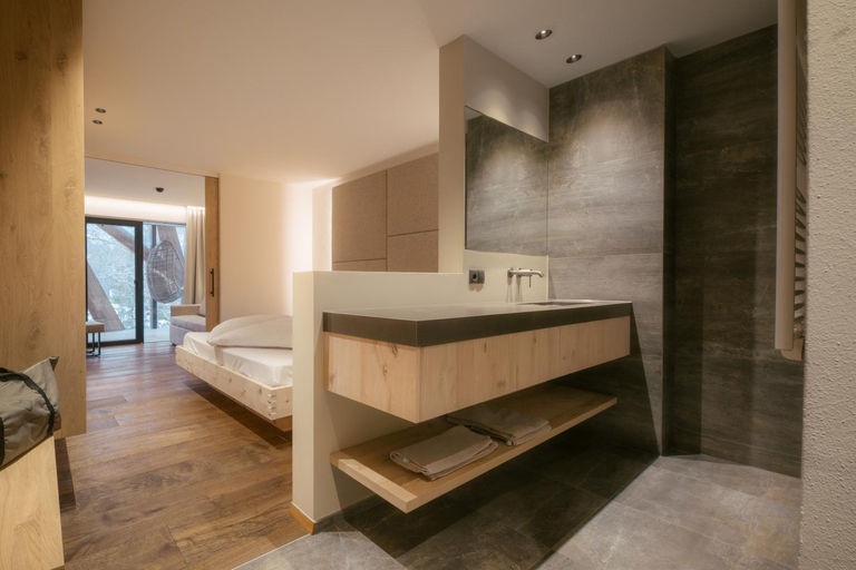 Bedroom 2, Hotel Ratschingserhof, Bolzano