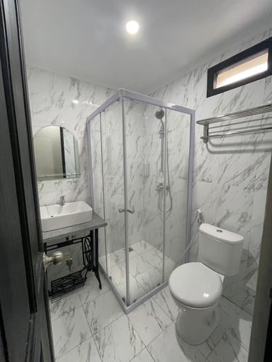 Bathroom 5, Homestay Harmonie Cepu, Blora