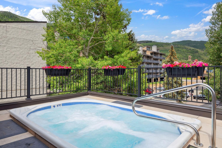 3, Lift House Lodge, Pet Friendly, Premium Studio Condo, Eagle
