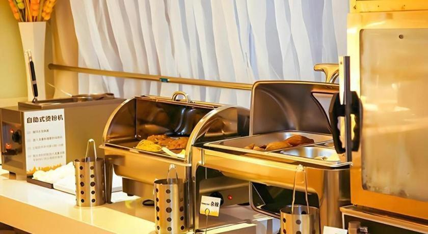 Food & Drinks 4, City Comfort Inn Wuzhou Wangcheng Square, Wuzhou