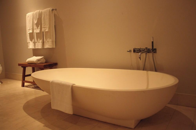 Bathroom, Loft 523, Orleans