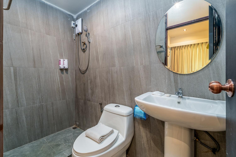 Bathroom 3, Villa Navin, Pattaya