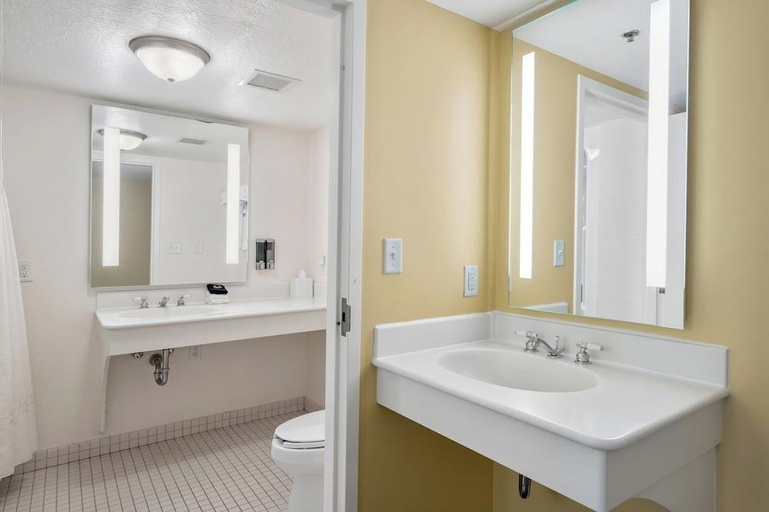 Bathroom 4, Oakwood Resort, Kosciusko