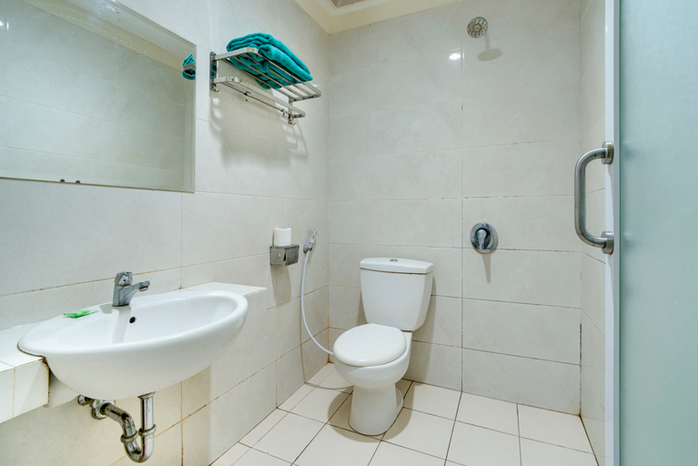 Bathroom 5, Denpasar Hotel Makassar by LIFE, Makassar