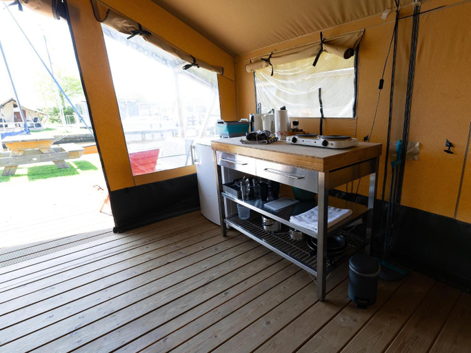 Kitchen, Safari Tent in Heeg by the Marina, Wymbritseradiel