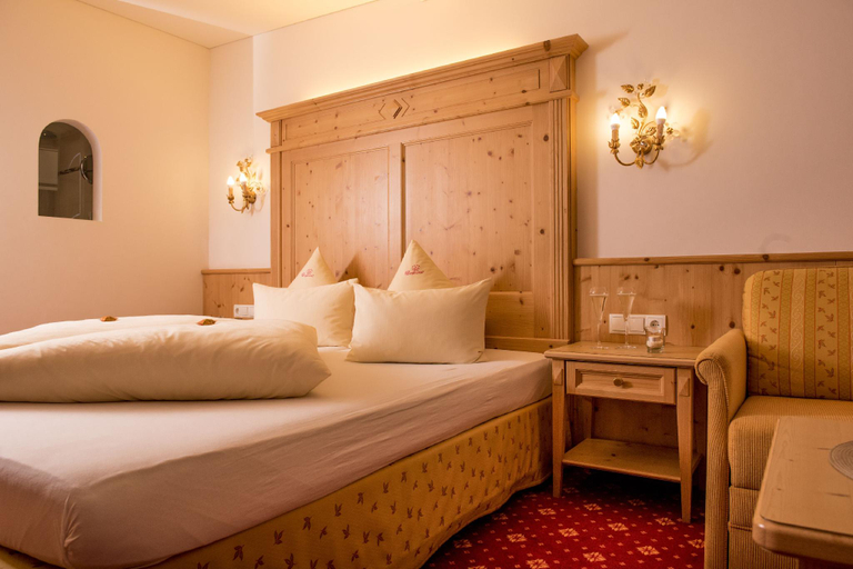 Bedroom 3, Hotel Bergkristall, Bludenz