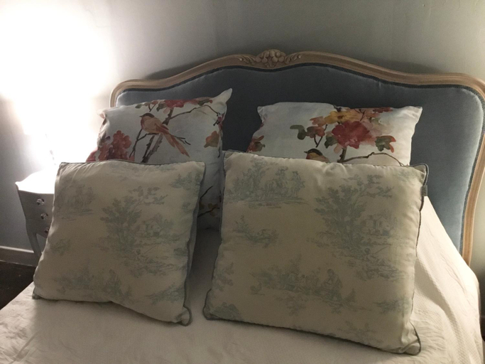 Bedroom 2, Chateau des Fouilloux, Charente