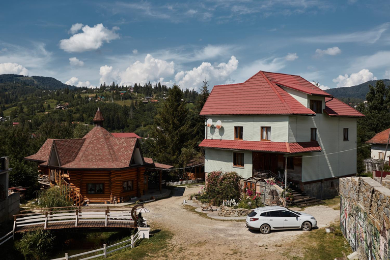 Exterior & Views