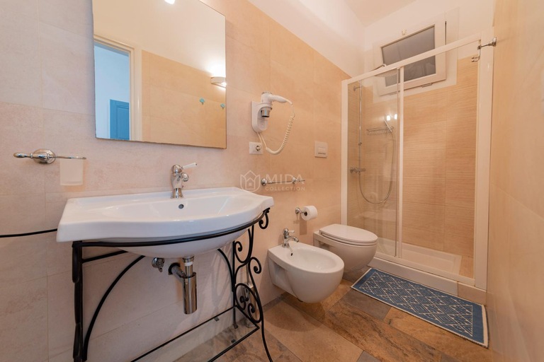 Bathroom 3, Villa Viola, Lecce