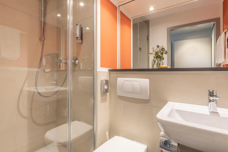Bathroom 4, Garner Hotel WIESBADEN CITY by IHG, Wiesbaden