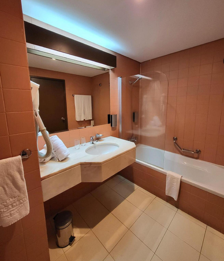 Bathroom 4, Hotel Cais da Oliveira, Santa Cruz