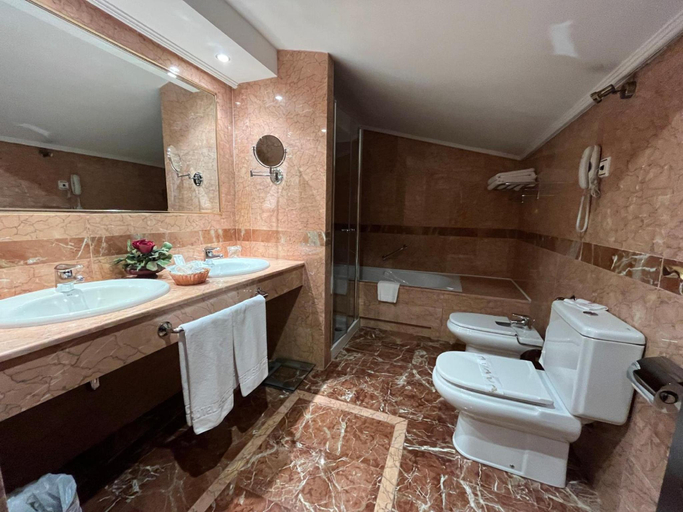 Bathroom 5, Santiago, Jaén